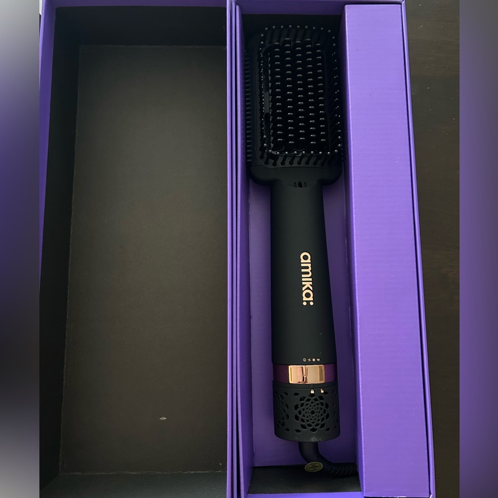 Amika Blowdry Brush BNWT